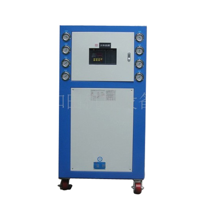 冷水機，只是針對一種機械的儀器