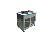 飛速發(fā)展的小型冷水機